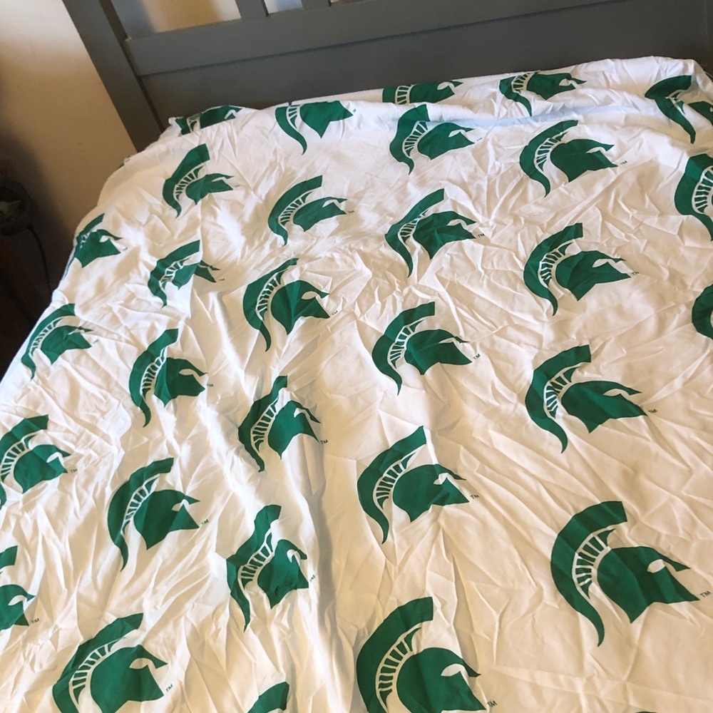 White and Green Spartan Helmet Comforter - Unbranded Home Bedding